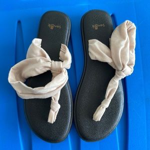 Excellent condition Womens cloth ankle wrap Sandals